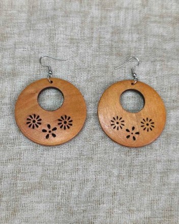 4  σκουλαρικια ξυλινα στρογγυλα λουλουδακια (1)